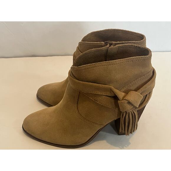 NWT Vince Camuto Fianna Tan Suede Tassel Heeled Ankle Boot‎ Size 10 - Picture 4 of 8